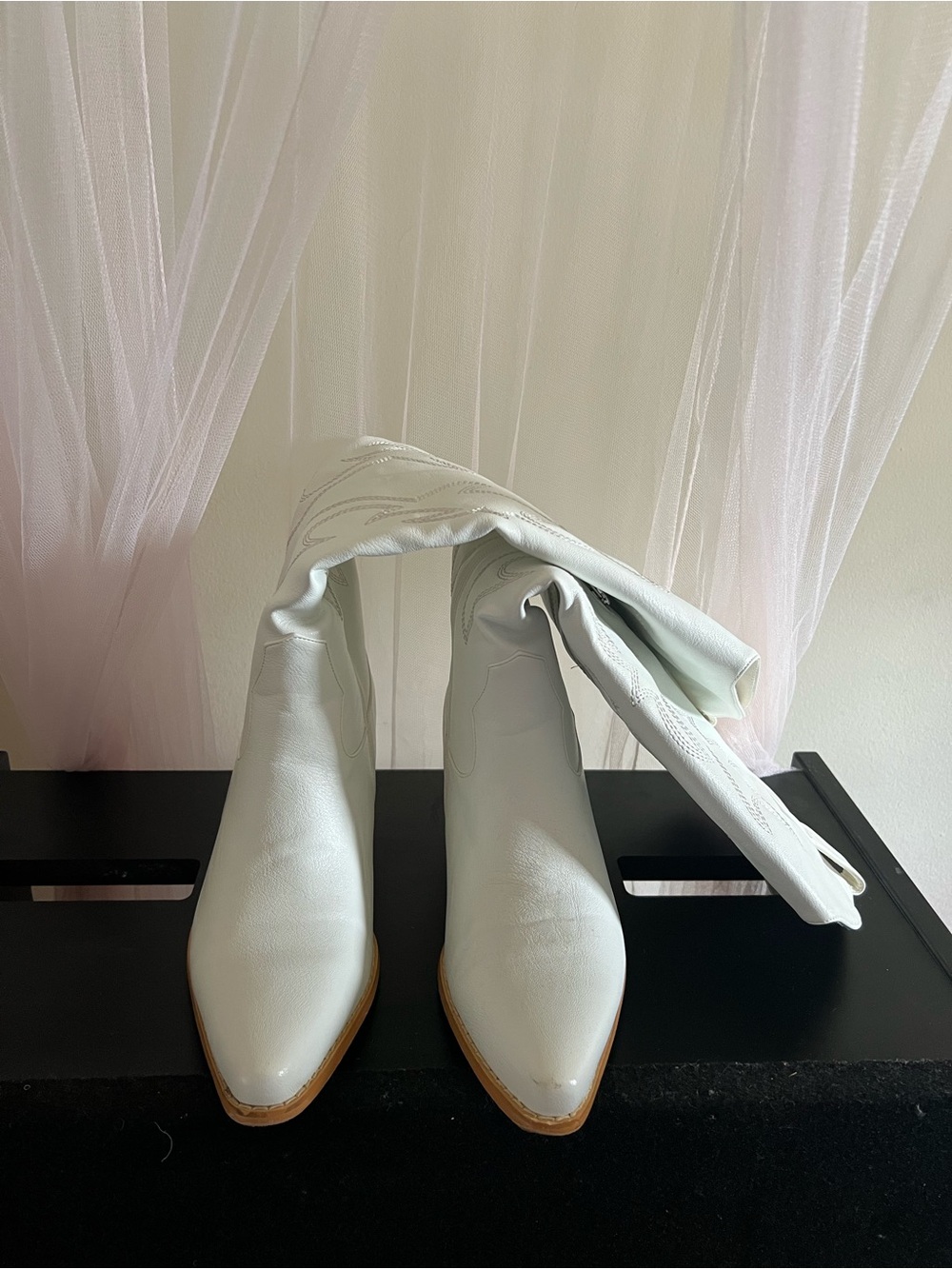 Women's Knee-High Pointed Toe Heeled Boots in White